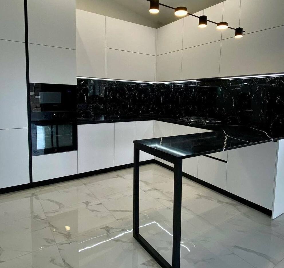 Кухня на заказ с барной стойкой